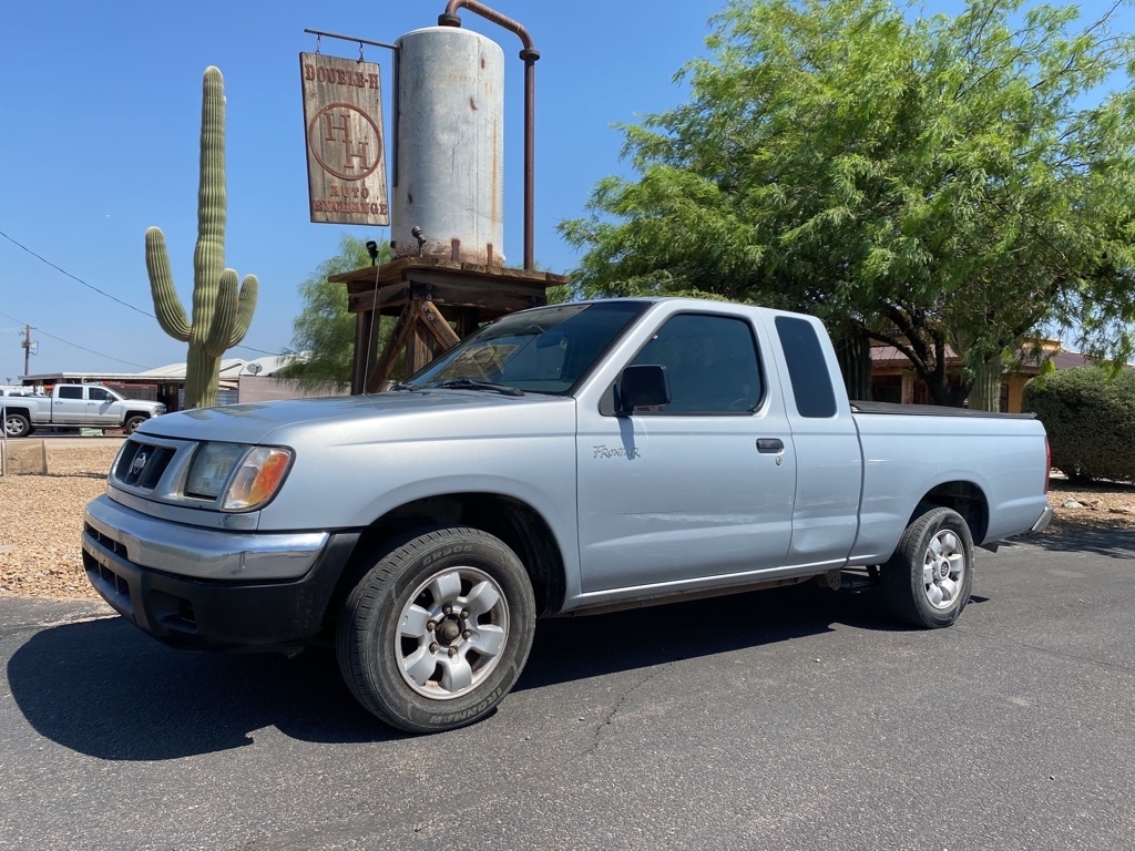 2000 Nissan Frontier 2WD KING CAB XE