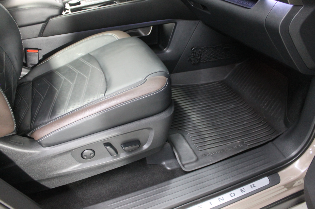 Nissan Pathfinder Platinum 4WD 2023