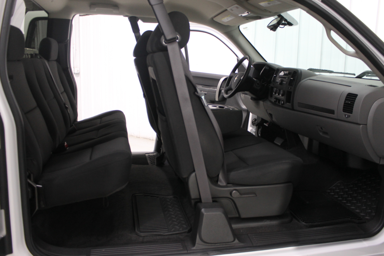 Chevrolet Silverado 1500 2WD Ext Cab 143.5" LS 2010