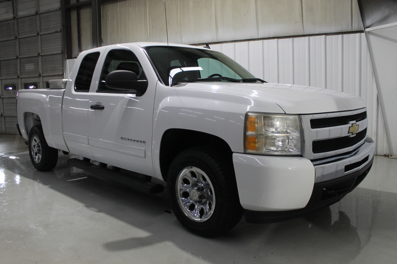 Chevrolet Silverado 1500 2WD Ext Cab 143.5" LS 2010
