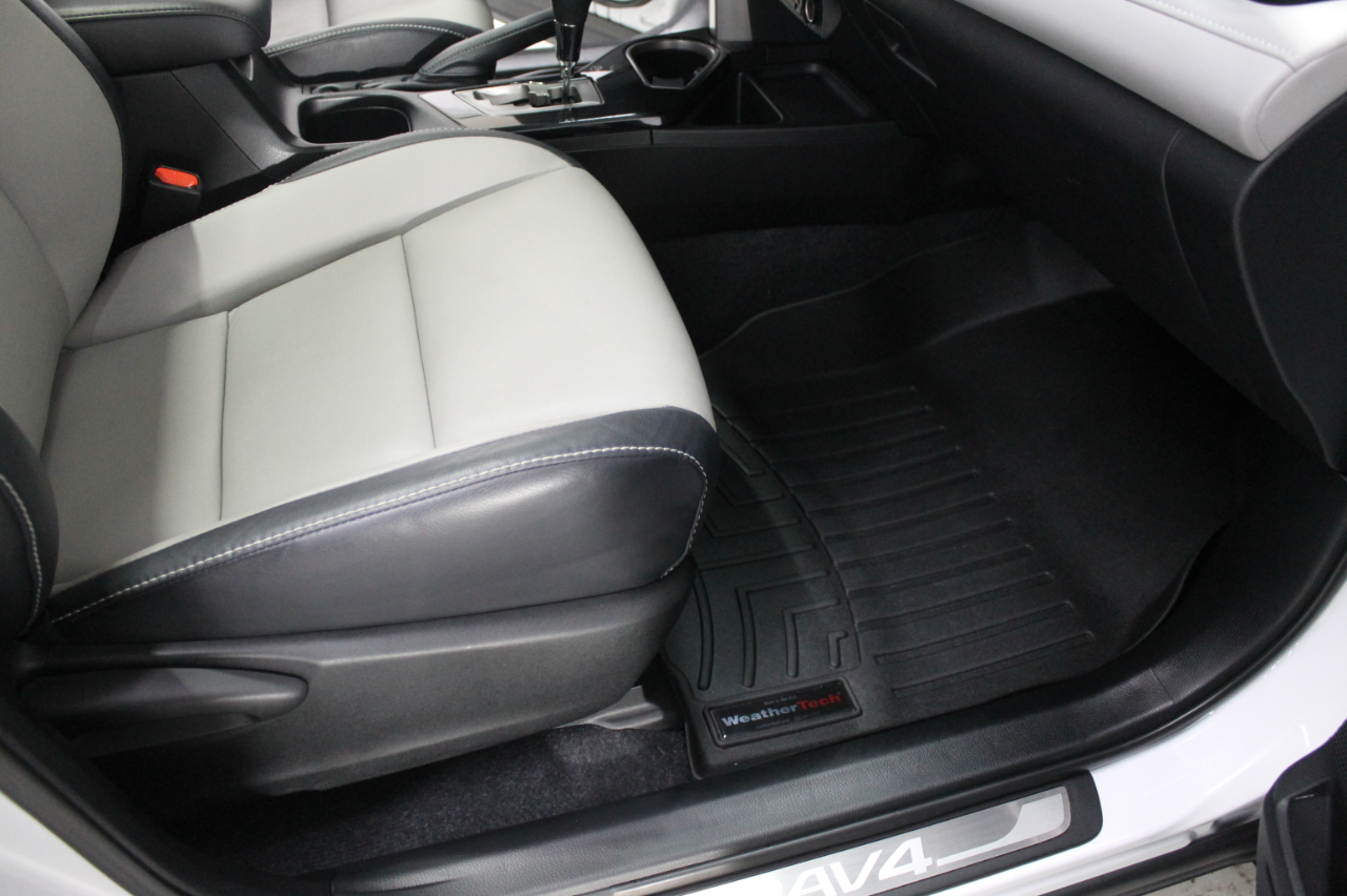 Toyota RAV4 Limited FWD (Natl) 2018