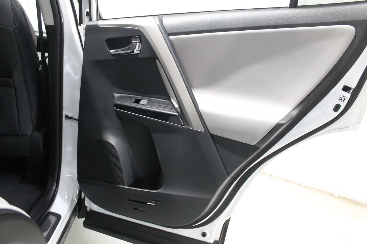 Toyota RAV4 Limited FWD (Natl) 2018