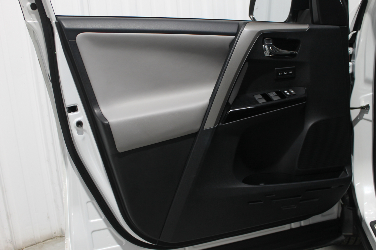 Toyota RAV4 Limited FWD (Natl) 2018