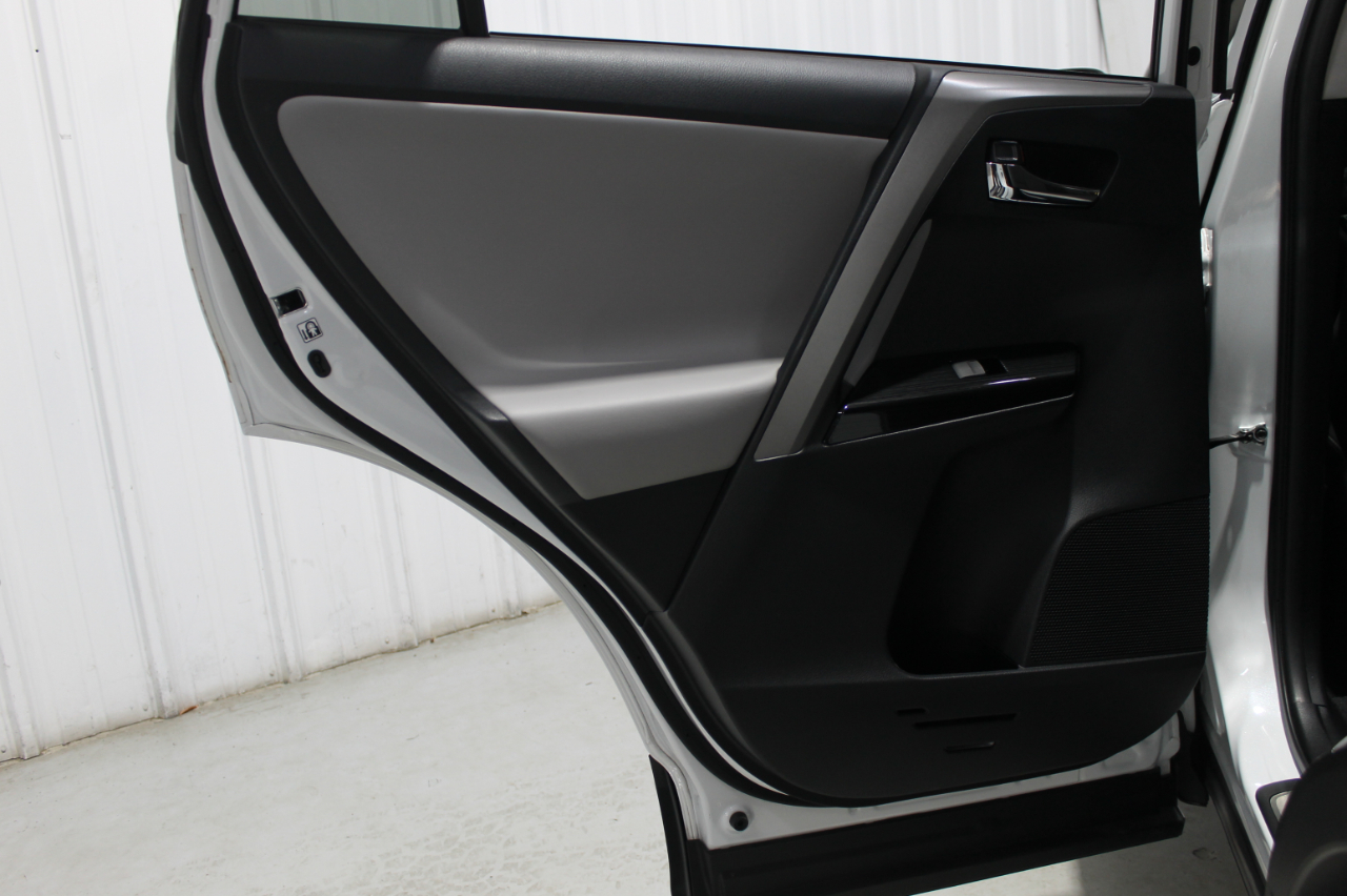 Toyota RAV4 Limited FWD (Natl) 2018