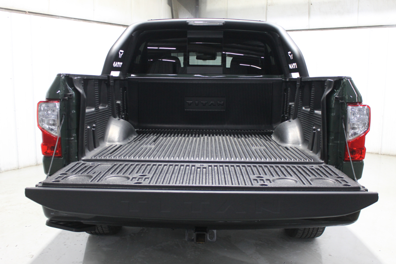 Nissan Titan 4x2 Crew Cab SV 2024