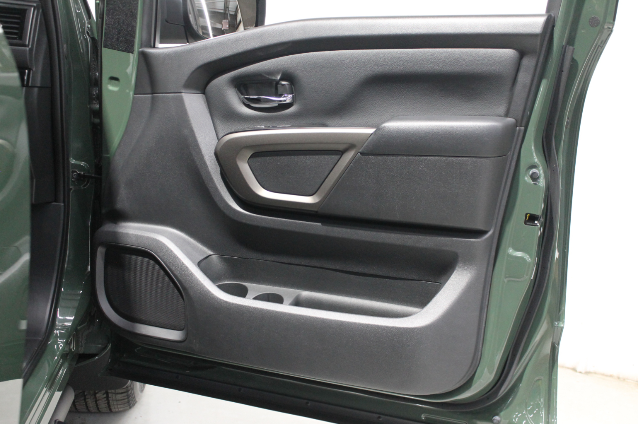 Nissan Titan 4x2 Crew Cab SV 2024