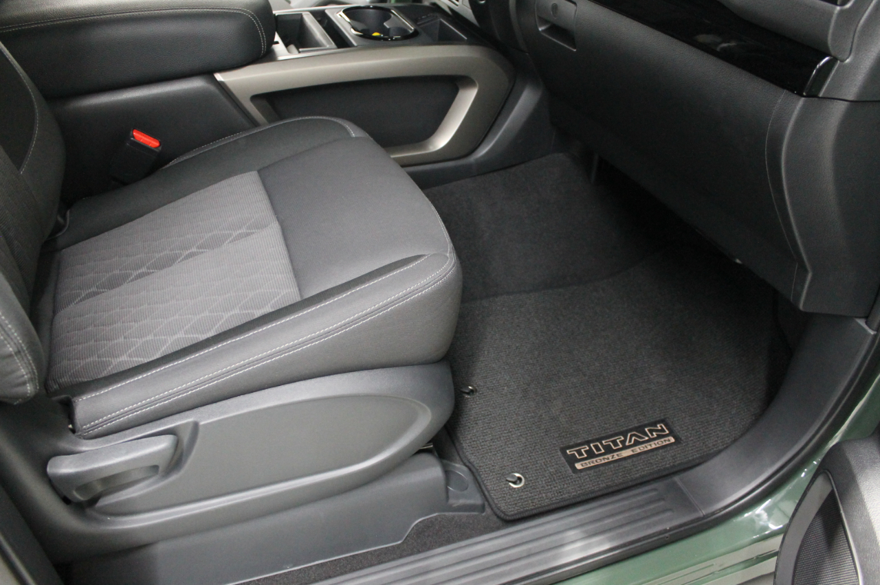 Nissan Titan 4x2 Crew Cab SV 2024