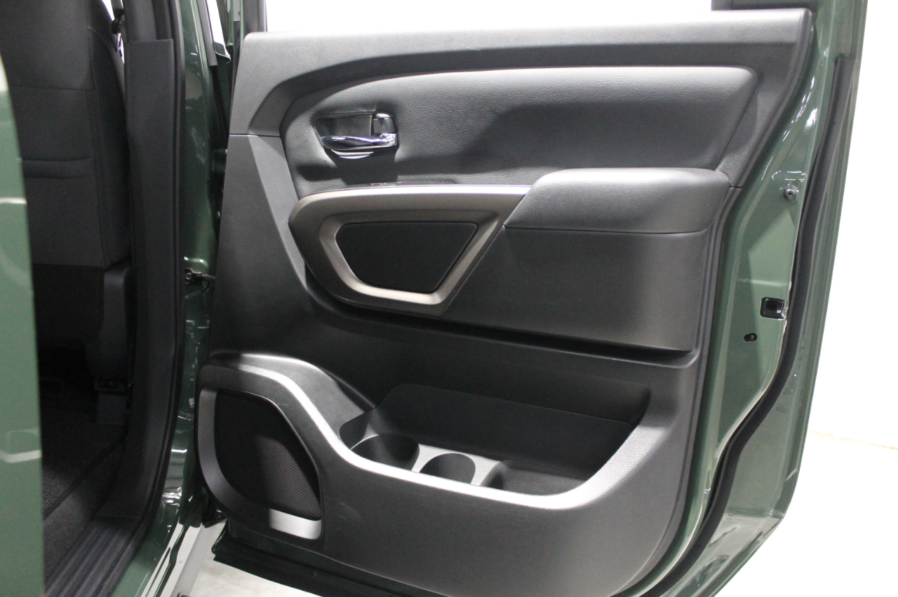 Nissan Titan 4x2 Crew Cab SV 2024