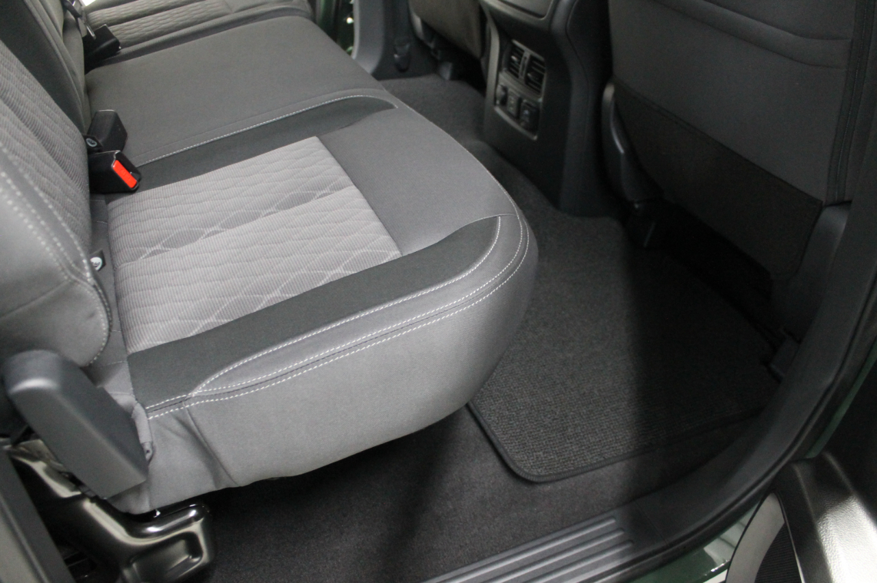 Nissan Titan 4x2 Crew Cab SV 2024