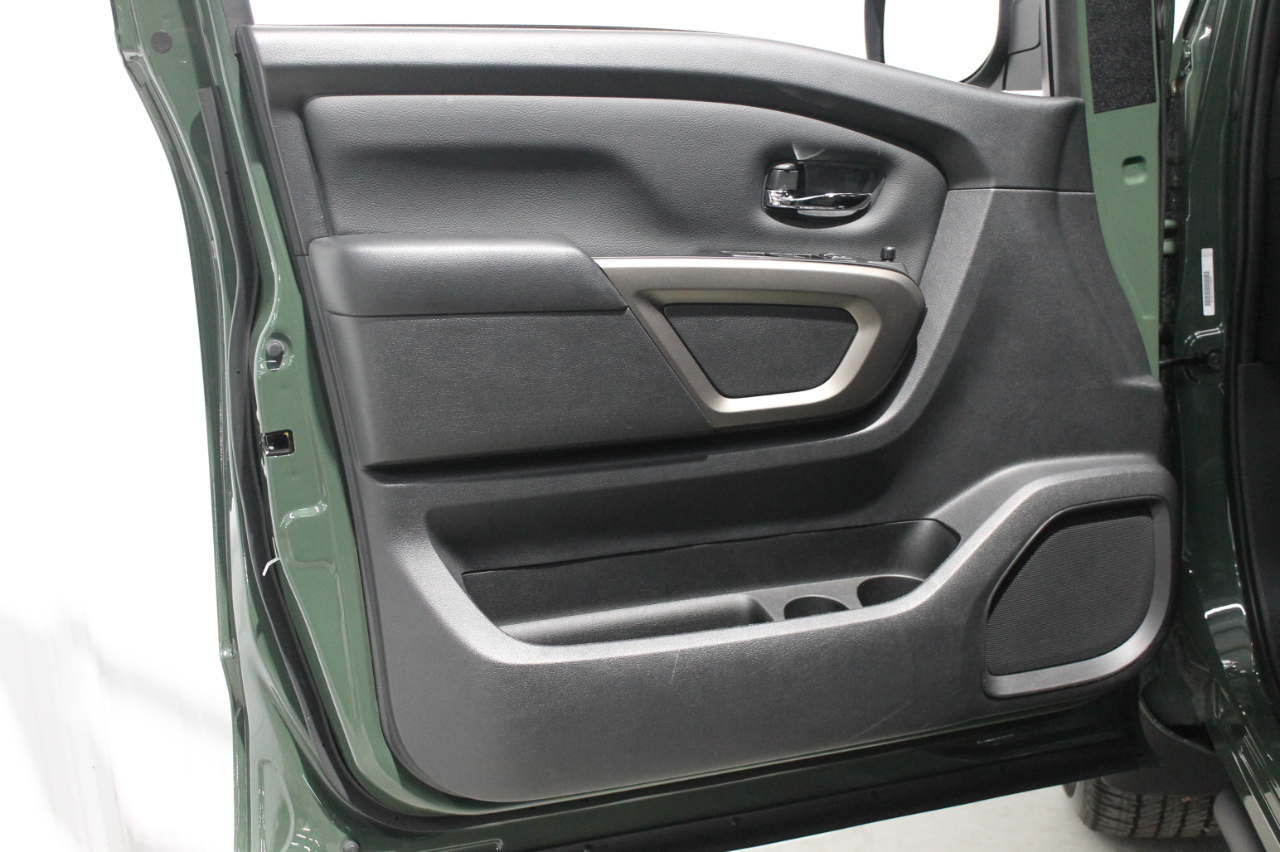 Nissan Titan 4x2 Crew Cab SV 2024