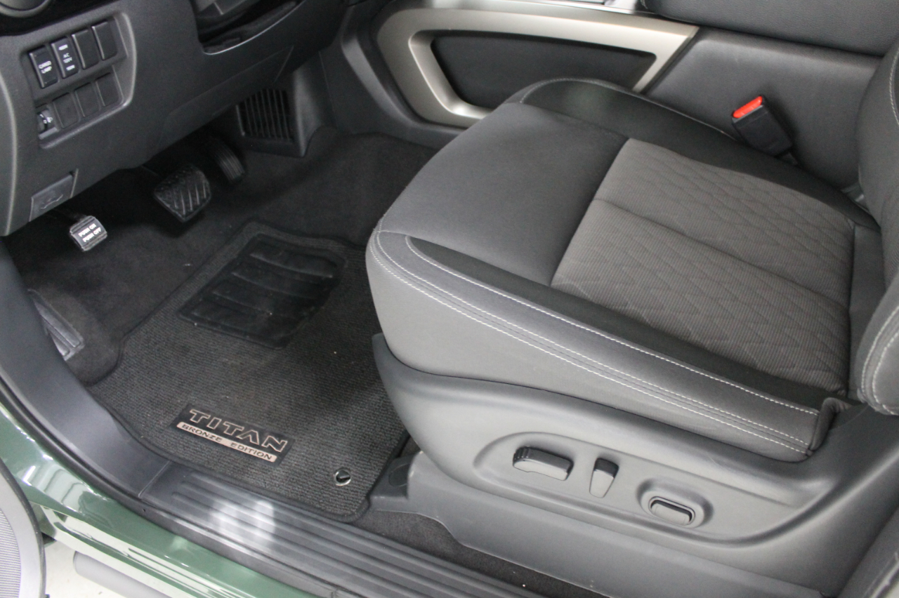 Nissan Titan 4x2 Crew Cab SV 2024