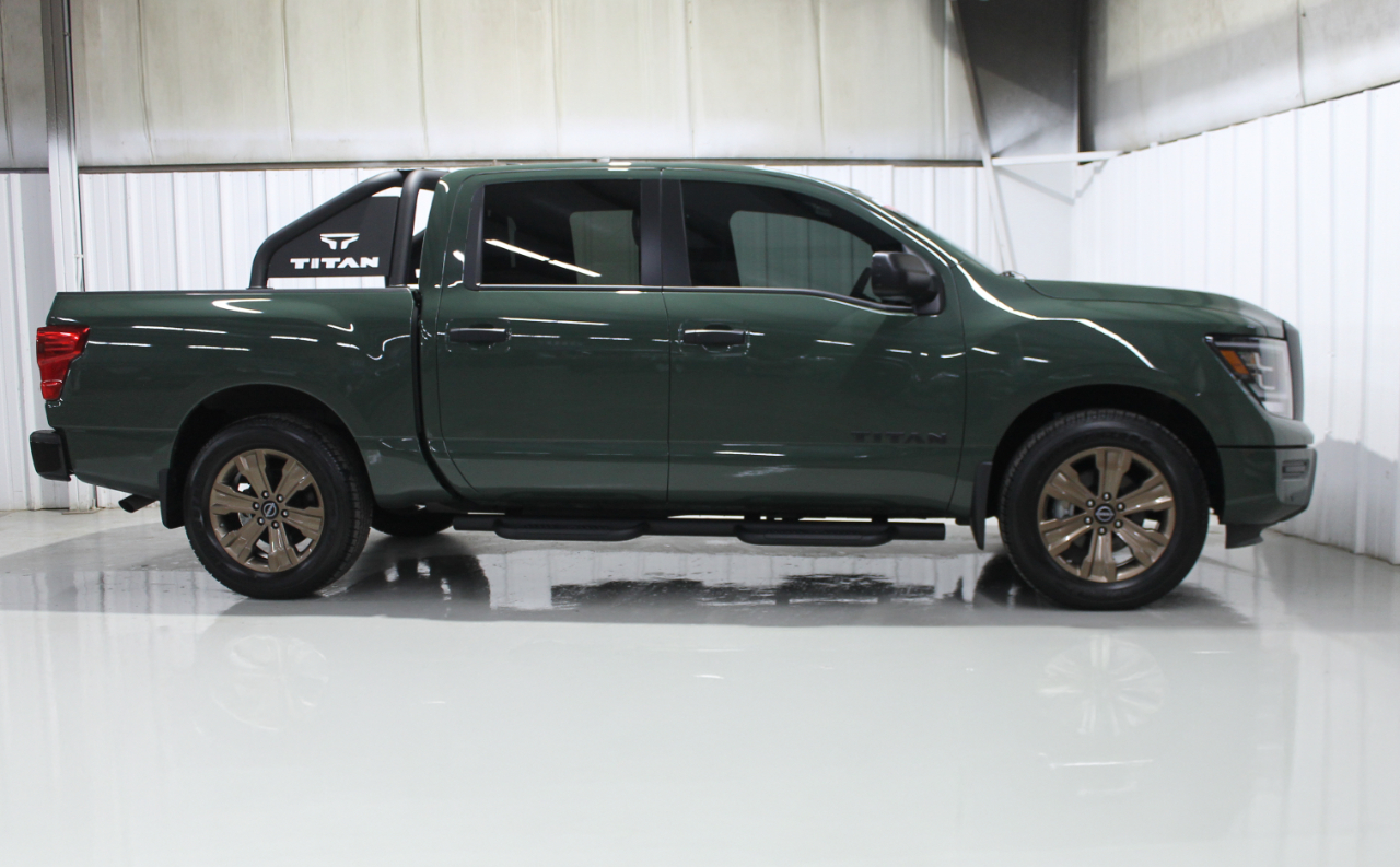 Nissan Titan 4x2 Crew Cab SV 2024