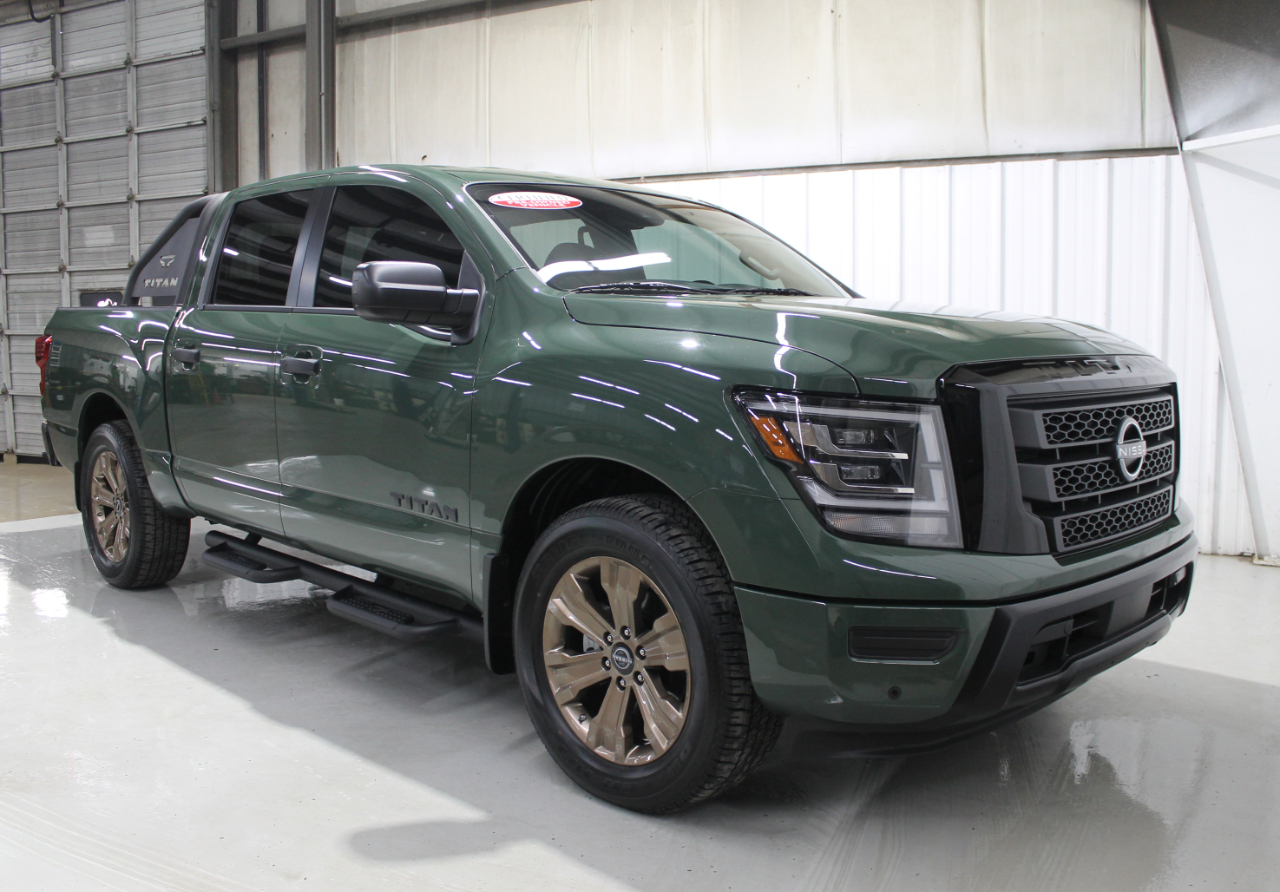 Nissan Titan 4x2 Crew Cab SV 2024