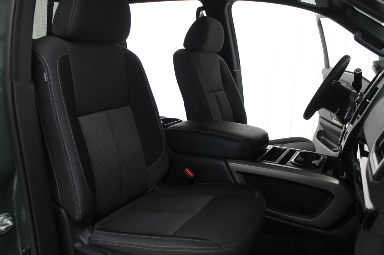 Nissan Titan 4x2 Crew Cab SV 2024