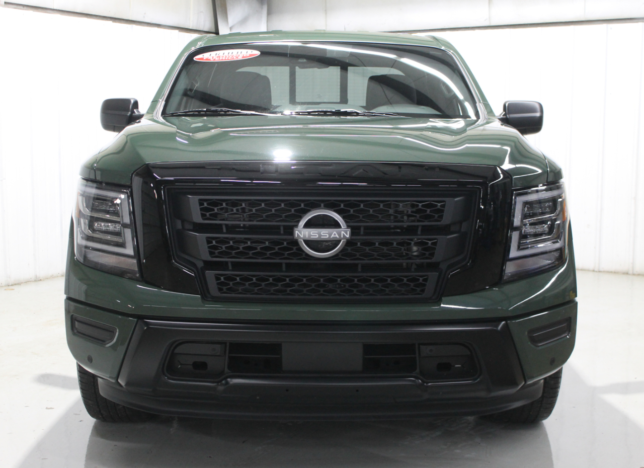 Nissan Titan 4x2 Crew Cab SV 2024