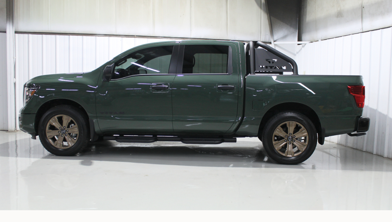 Nissan Titan 4x2 Crew Cab SV 2024