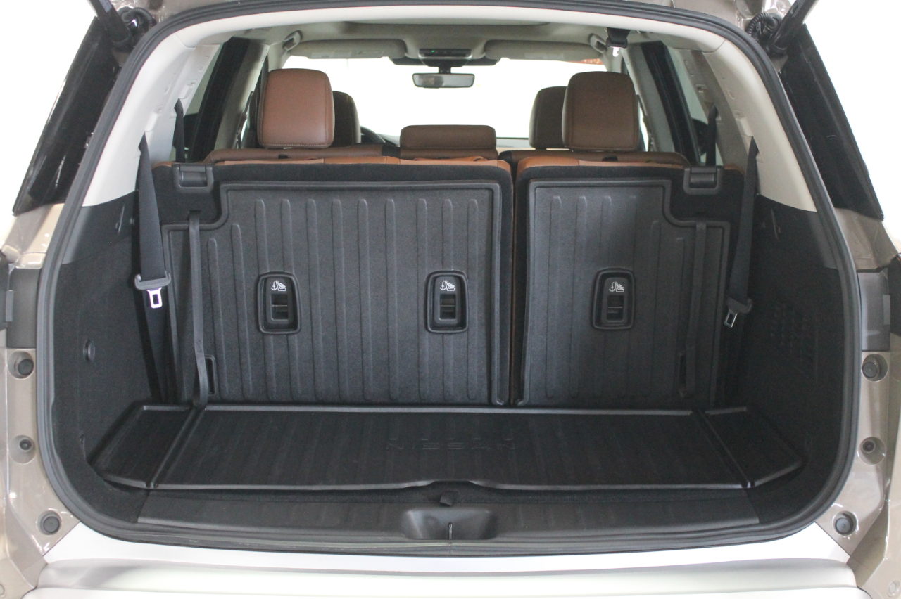 Nissan Pathfinder Platinum 2WD 2024