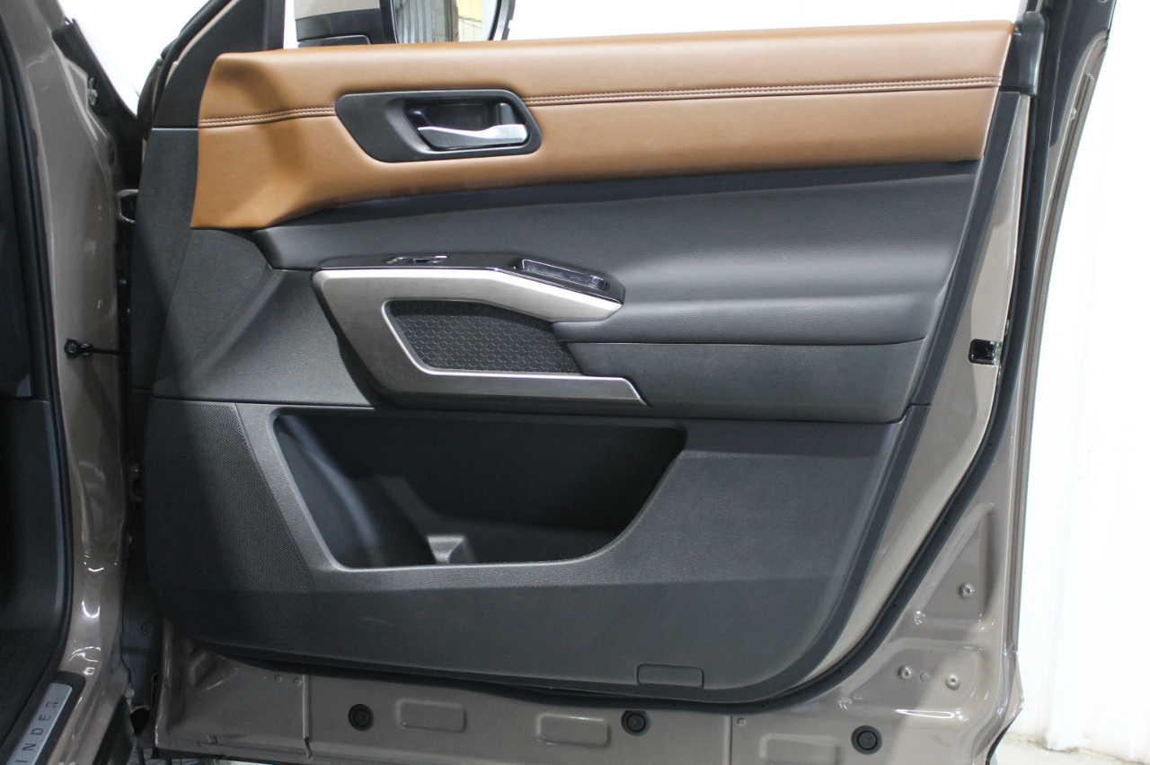 Nissan Pathfinder Platinum 2WD 2024