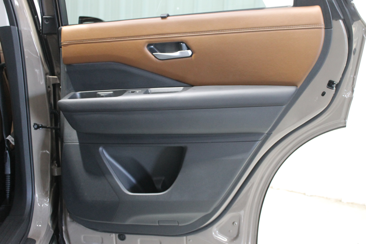 Nissan Pathfinder Platinum 2WD 2024