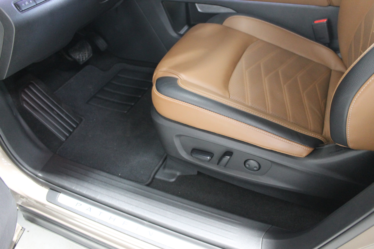 Nissan Pathfinder Platinum 2WD 2024