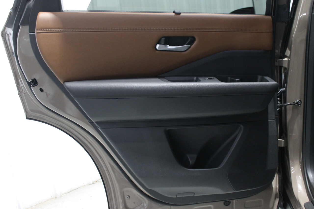 Nissan Pathfinder Platinum 2WD 2024