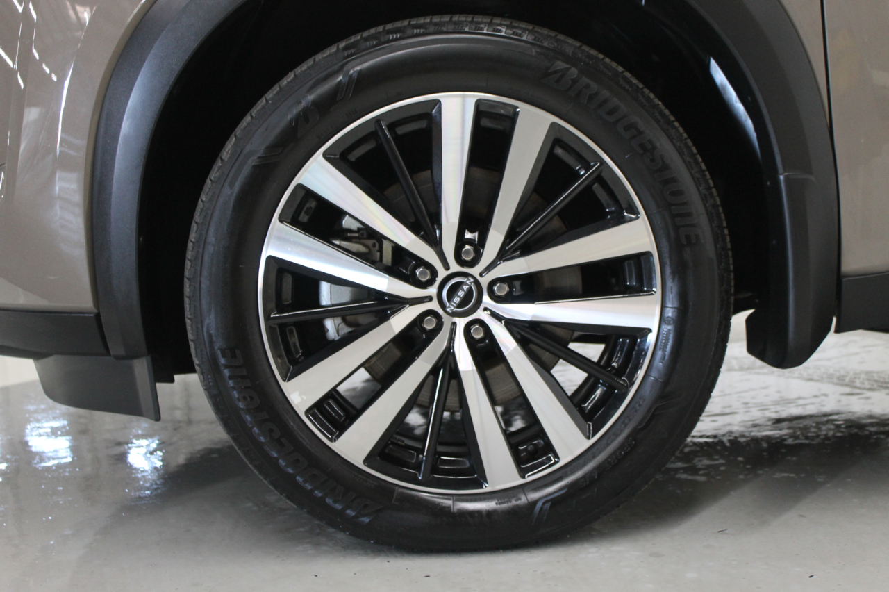 Nissan Pathfinder Platinum 2WD 2024