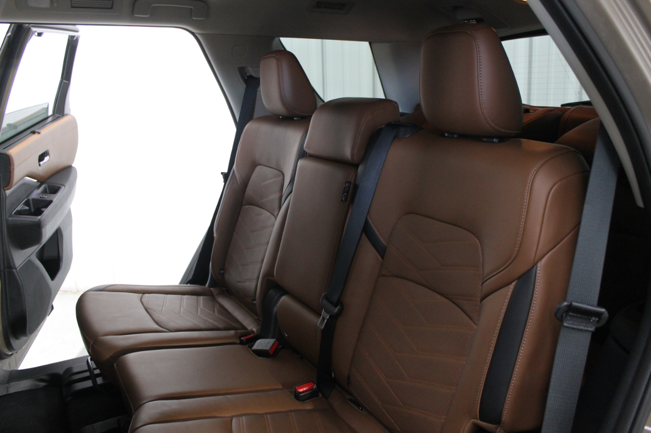 Nissan Pathfinder Platinum 2WD 2024