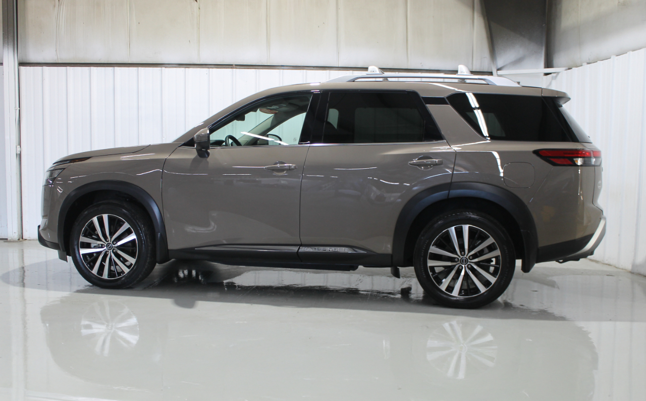 Nissan Pathfinder Platinum 2WD 2024