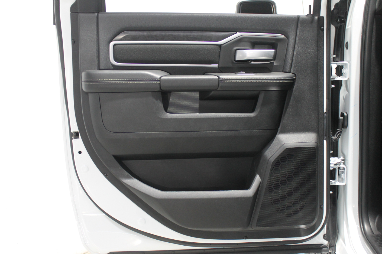 RAM 2500 Big Horn 4x4 Crew Cab 6'4" Box 2024