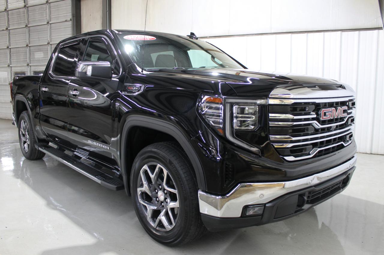GMC Sierra 1500 4WD Crew Cab 147" SLT 2023