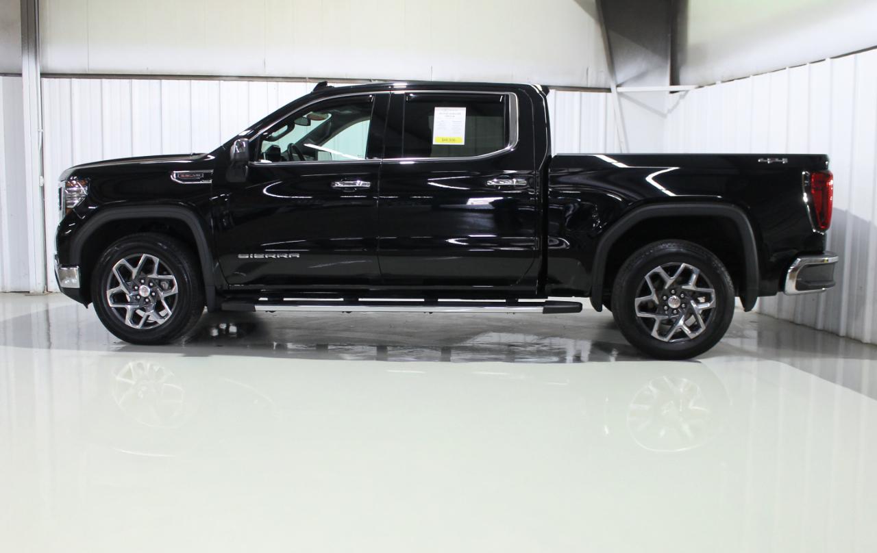 GMC Sierra 1500 4WD Crew Cab 147" SLT 2023
