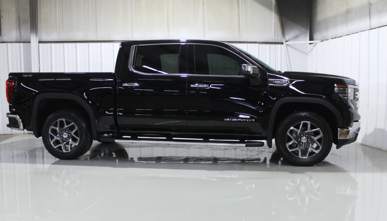 GMC Sierra 1500 4WD Crew Cab 147" SLT 2024