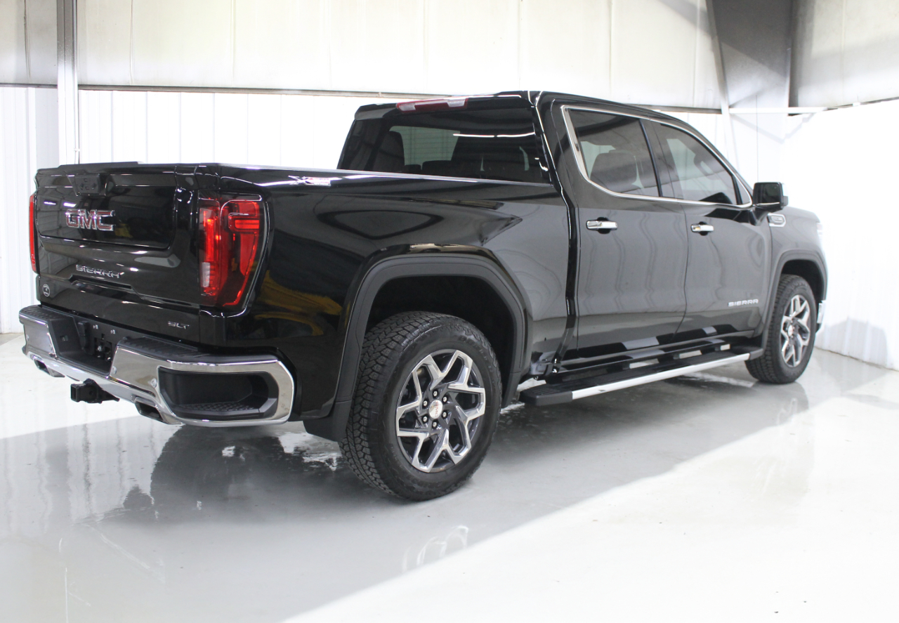 GMC Sierra 1500 4WD Crew Cab 147" SLT 2024