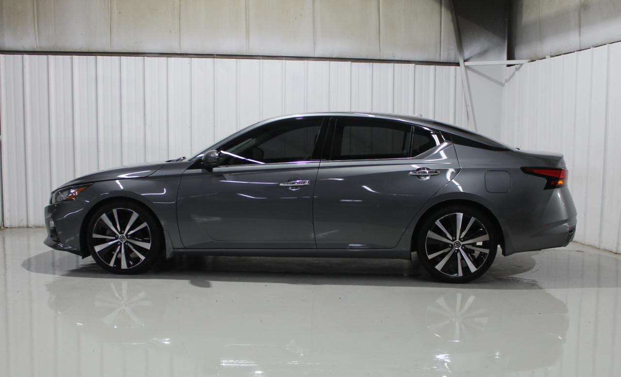 Nissan Altima 2.0 Platinum Sedan 2020