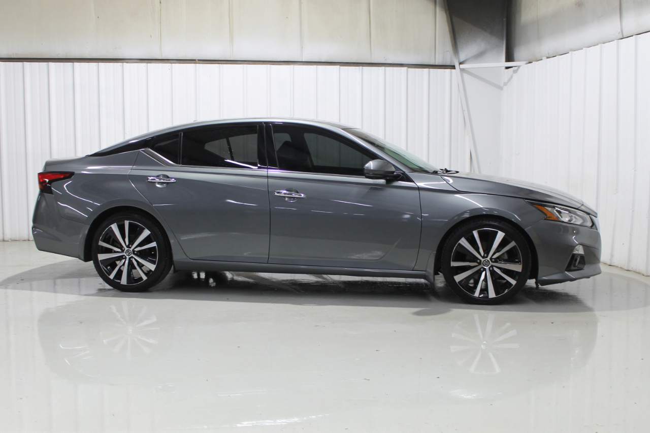 Nissan Altima 2.0 Platinum Sedan 2020