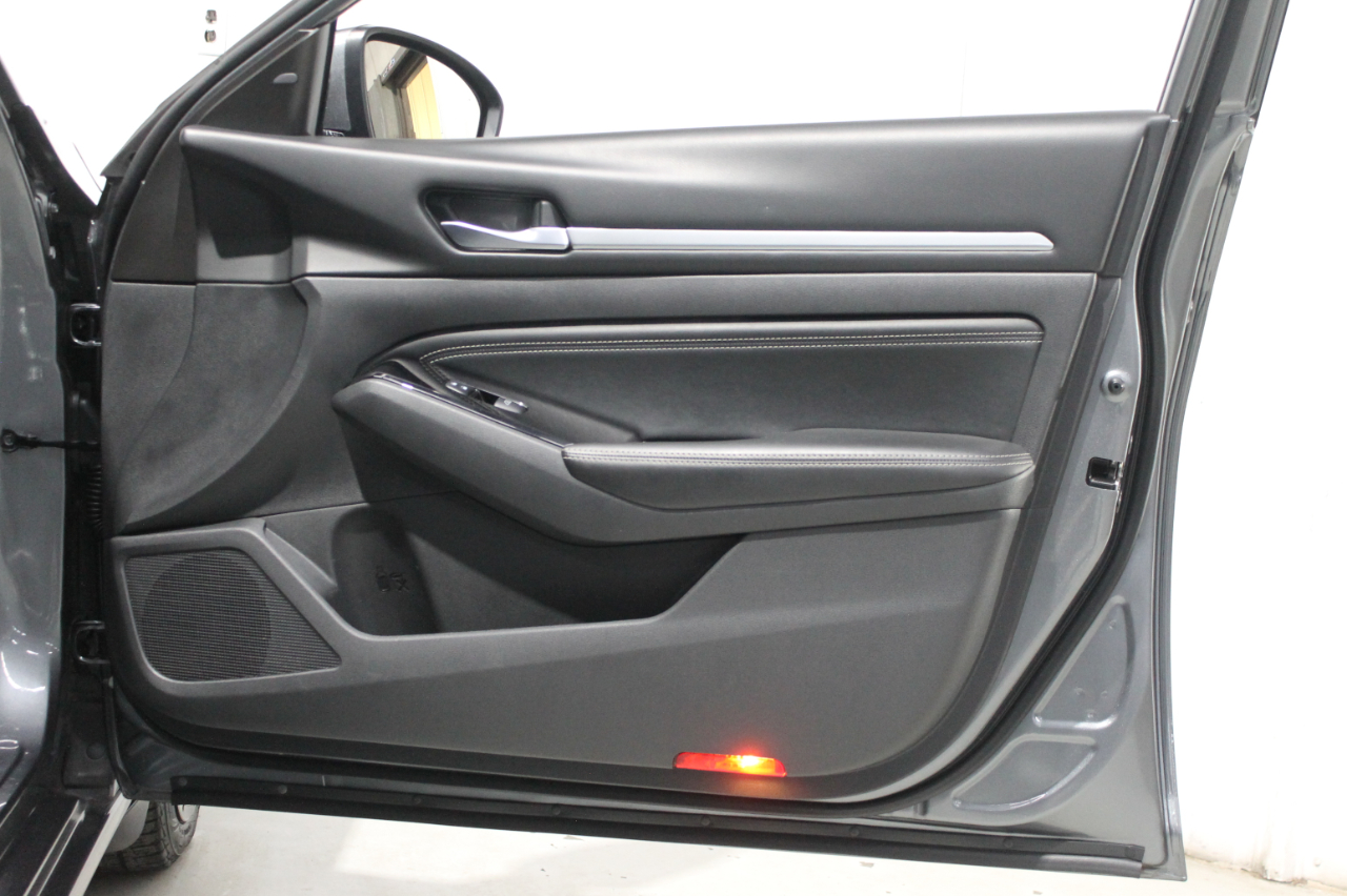 Nissan Altima 2.0 Platinum Sedan 2020