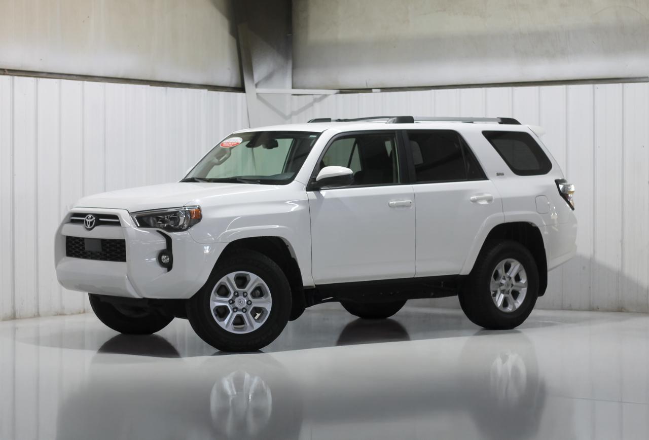 Toyota 4Runner SR5 4WD 2024