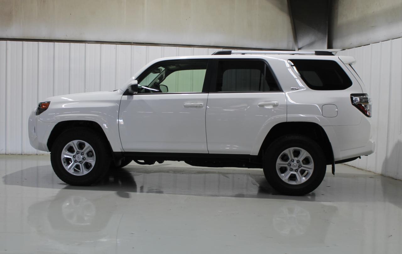 Toyota 4Runner SR5 4WD 2024