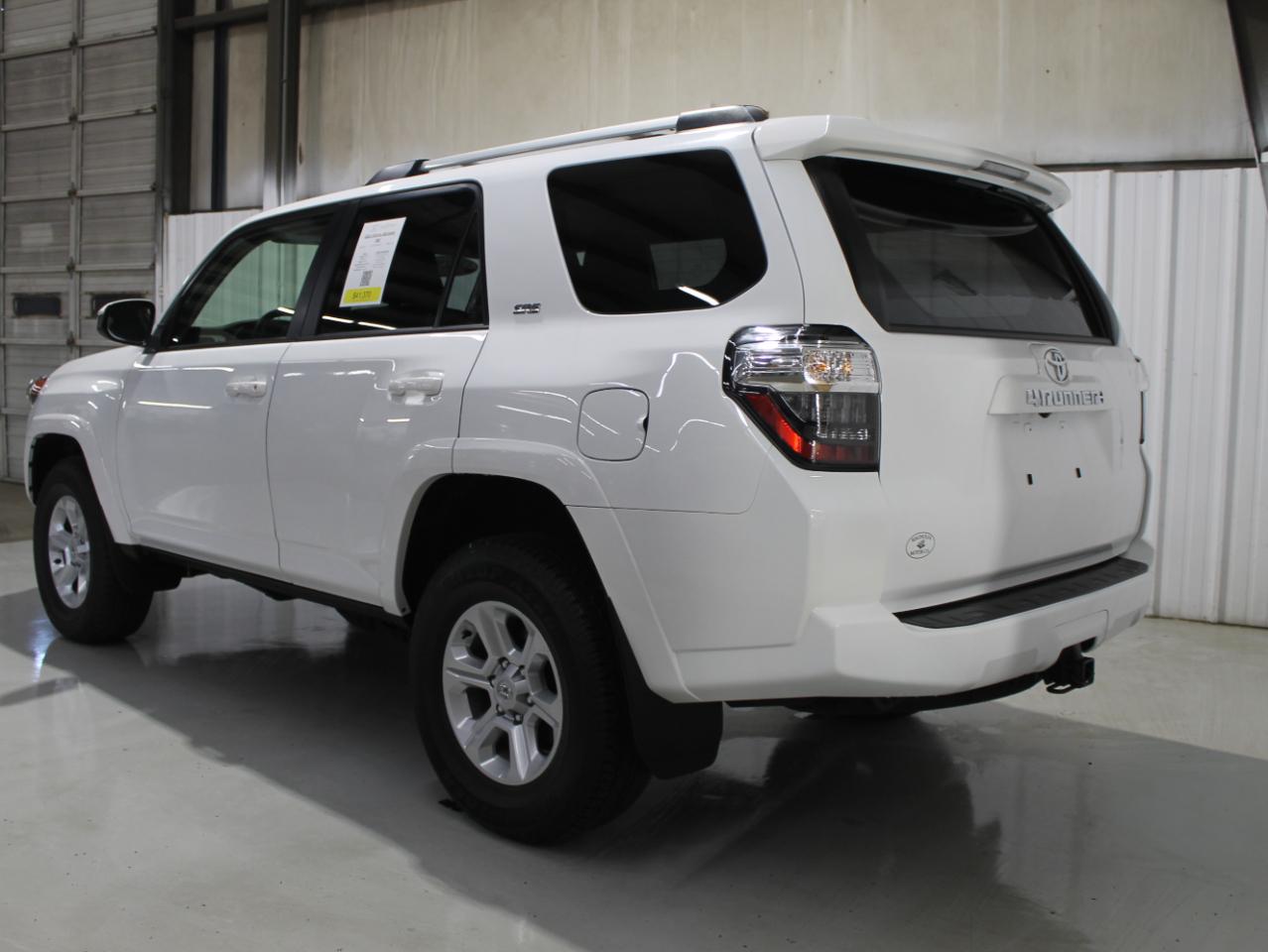 Toyota 4Runner SR5 4WD 2024