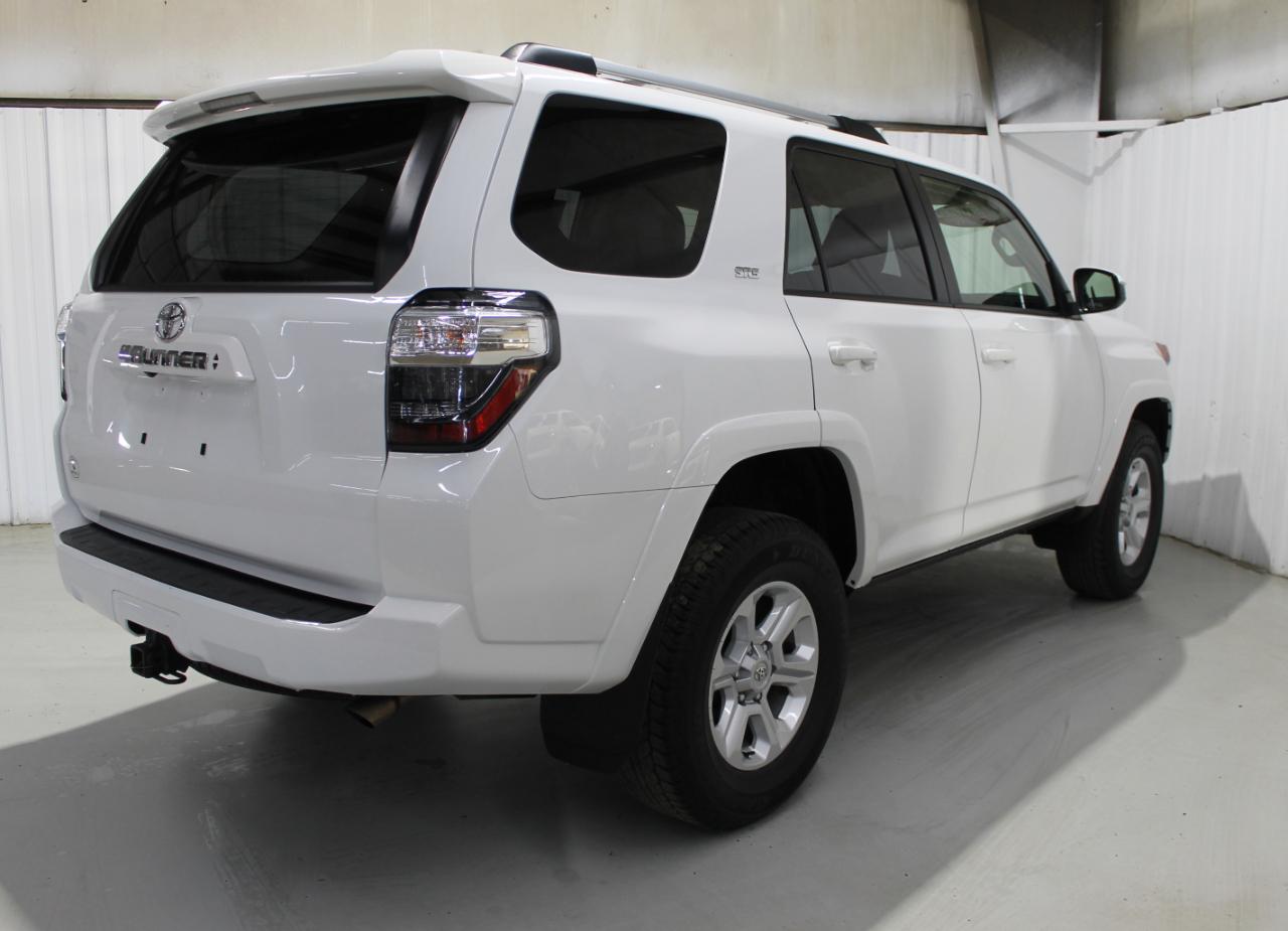 Toyota 4Runner SR5 4WD 2024