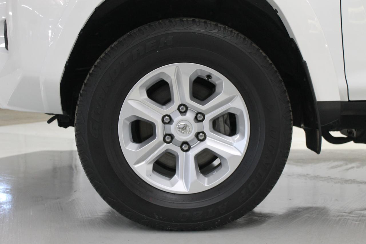 Toyota 4Runner SR5 4WD 2024