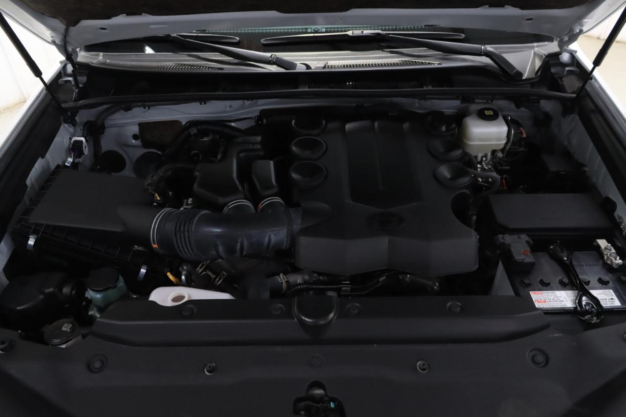 Toyota 4Runner SR5 4WD 2024