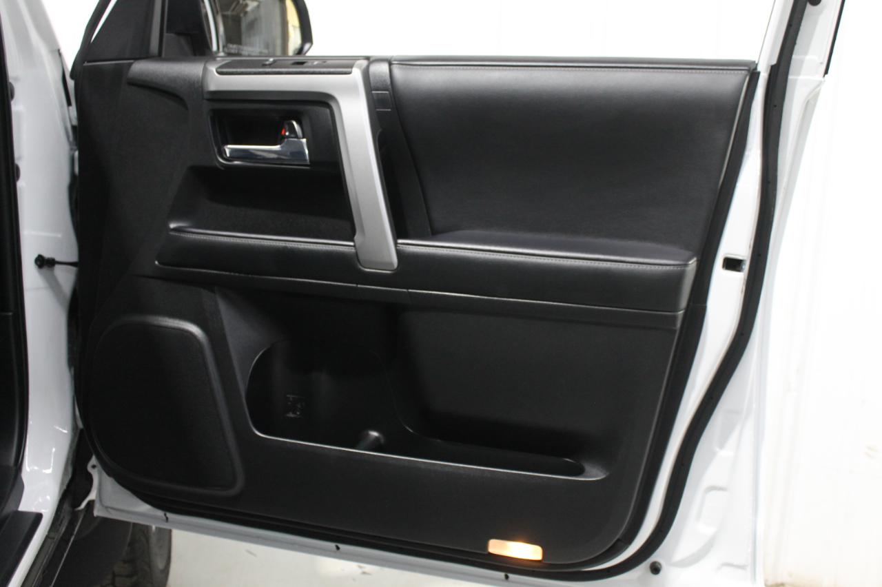 Toyota 4Runner SR5 4WD 2024