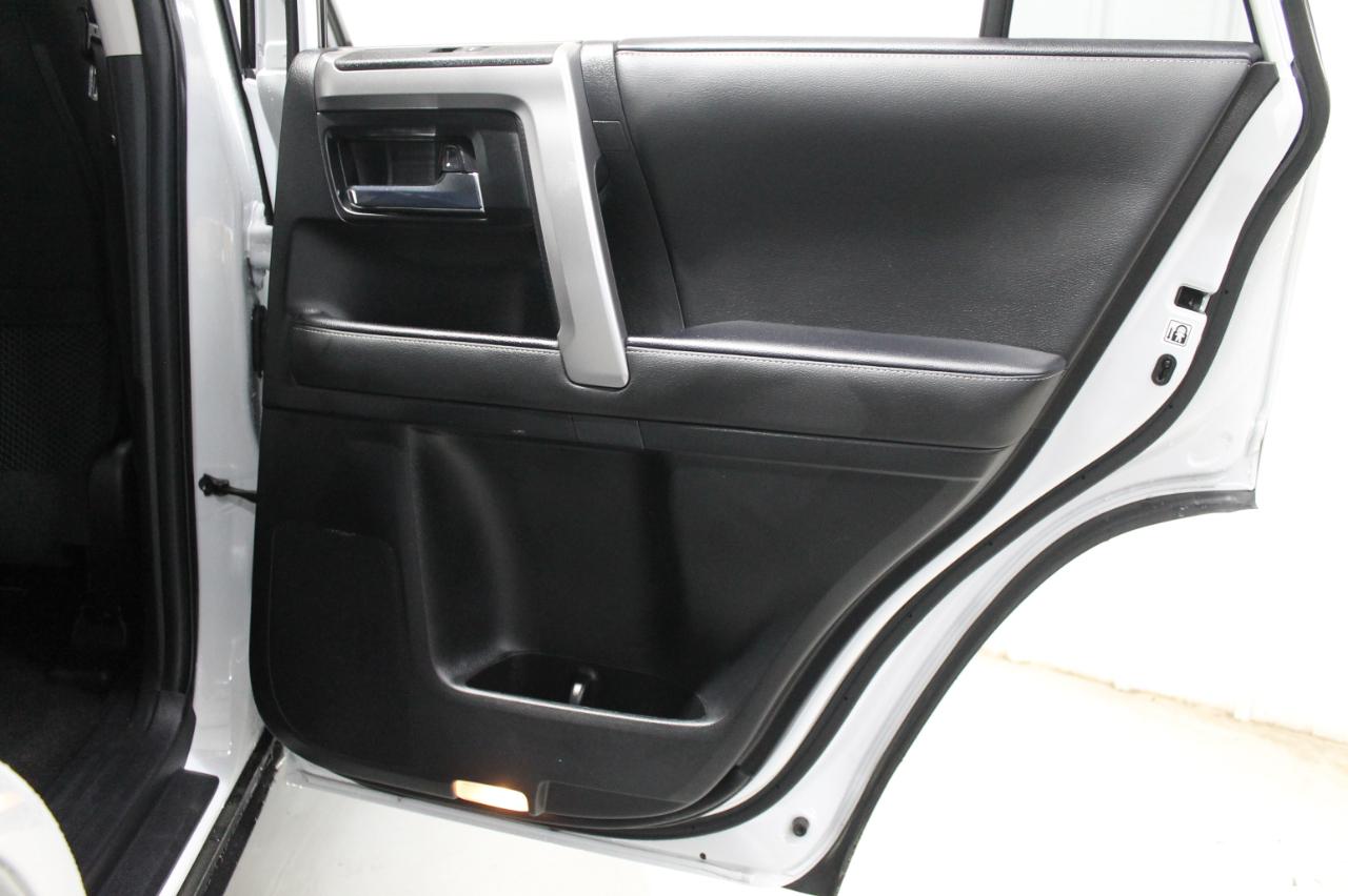 Toyota 4Runner SR5 4WD 2024