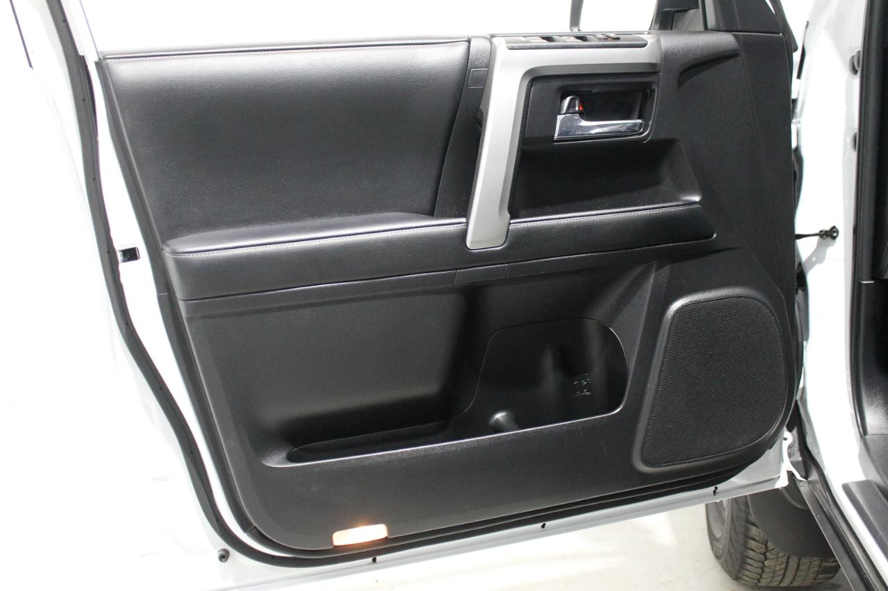 Toyota 4Runner SR5 4WD 2024