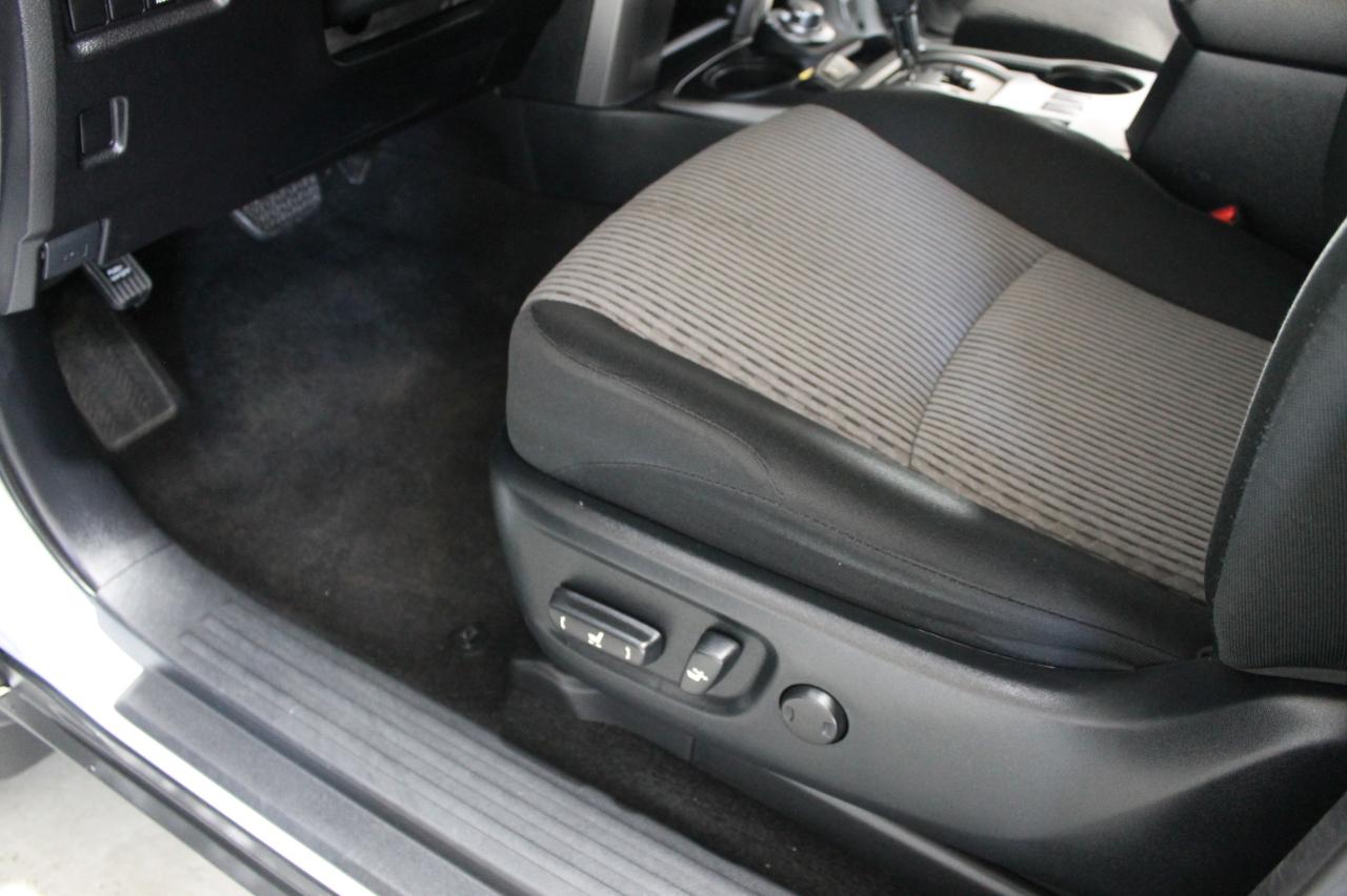 Toyota 4Runner SR5 4WD 2024