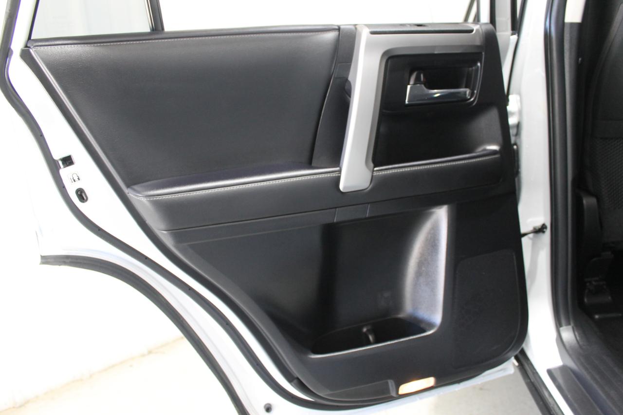 Toyota 4Runner SR5 4WD 2024