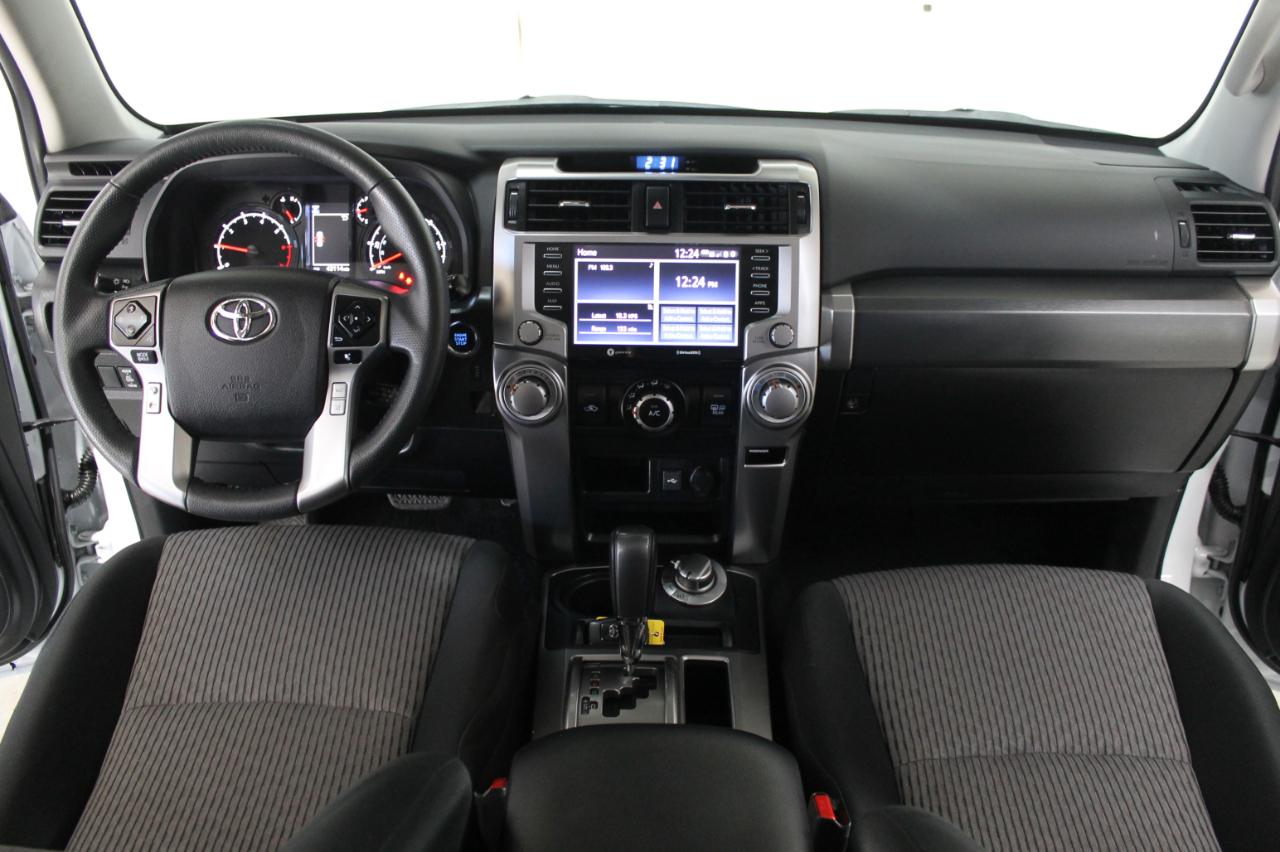 Toyota 4Runner SR5 4WD 2024