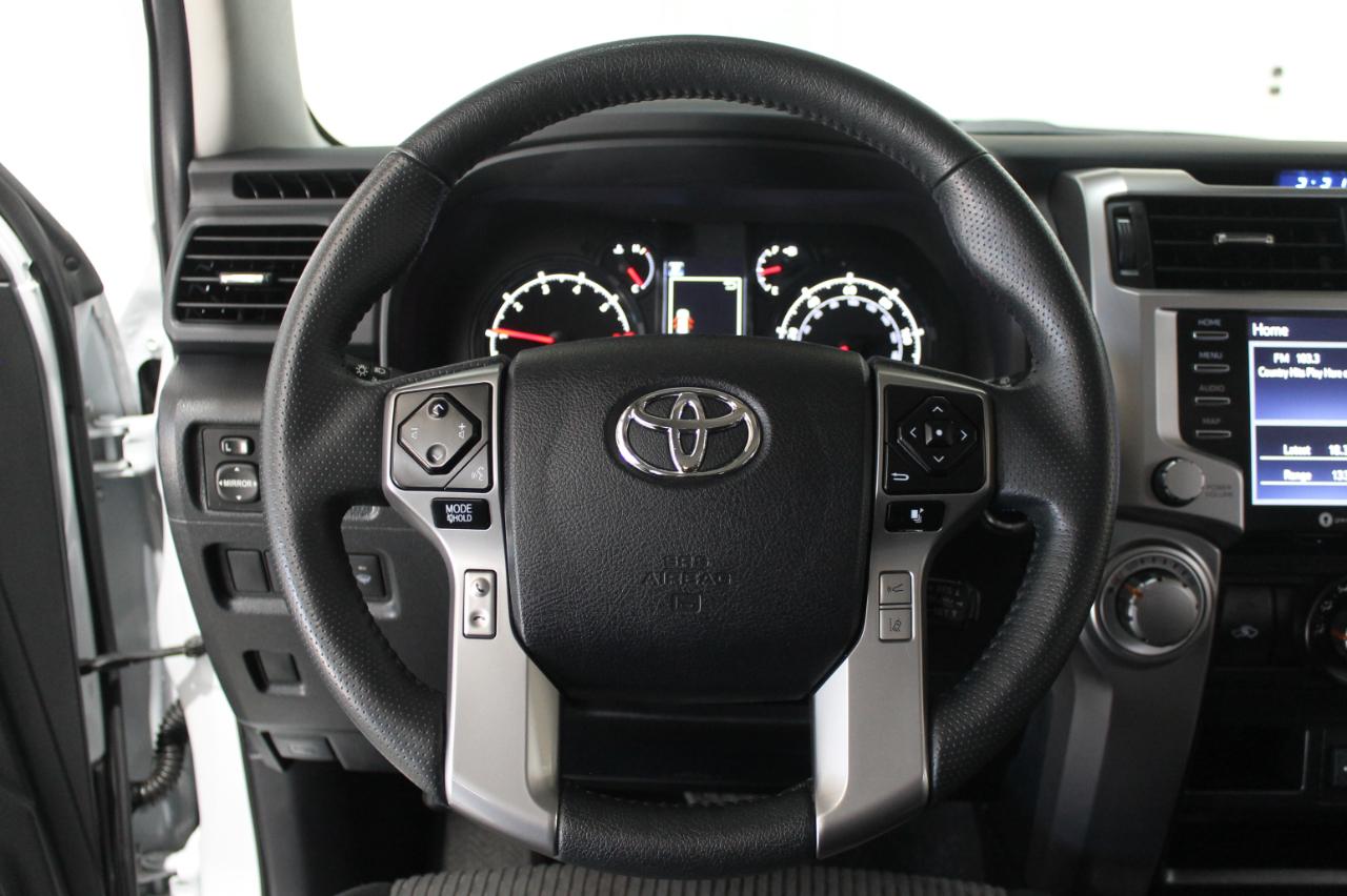 Toyota 4Runner SR5 4WD 2024