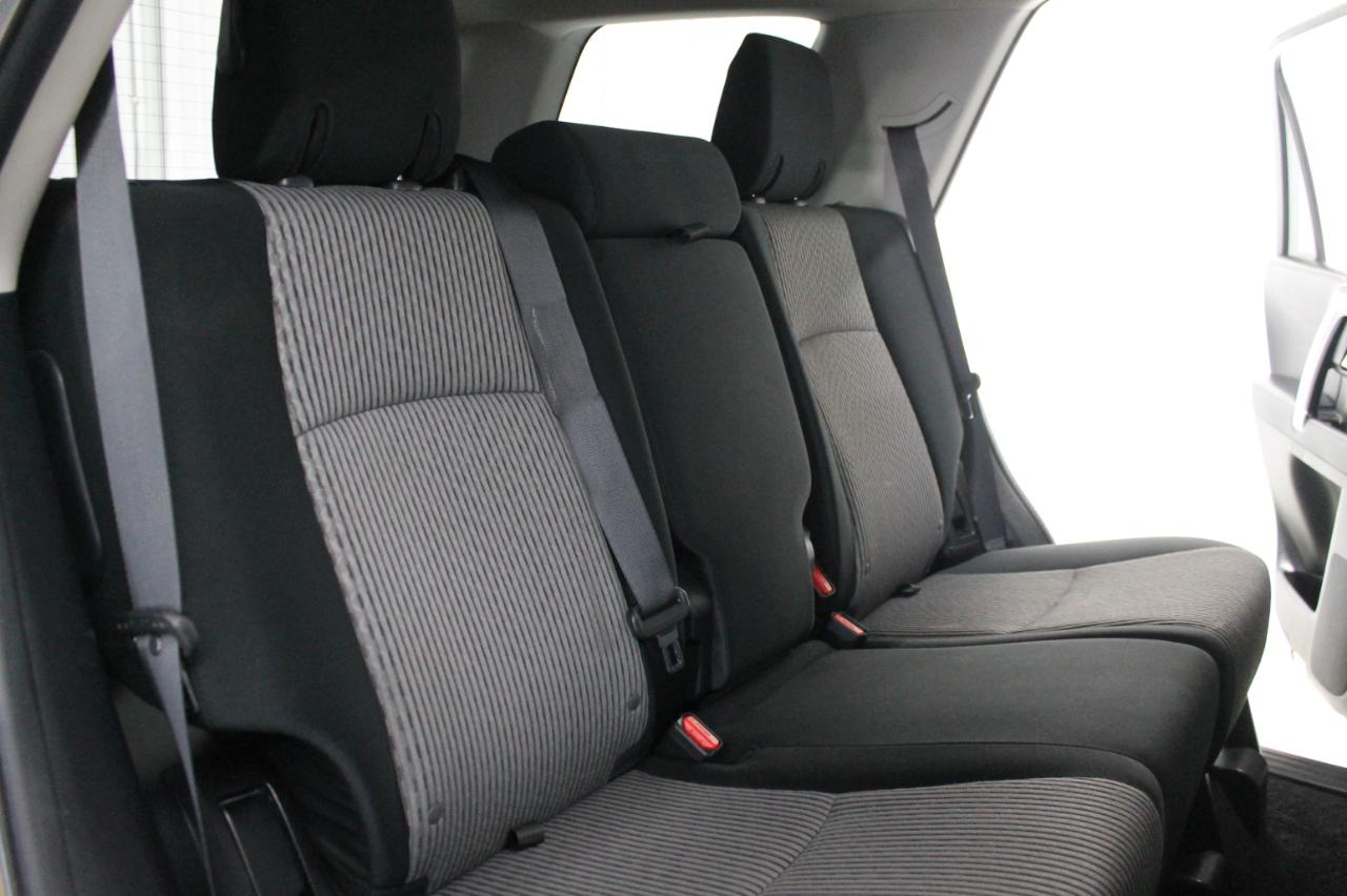 Toyota 4Runner SR5 4WD 2024